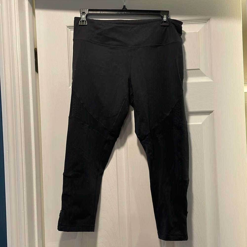 Zella black cropped leggings.